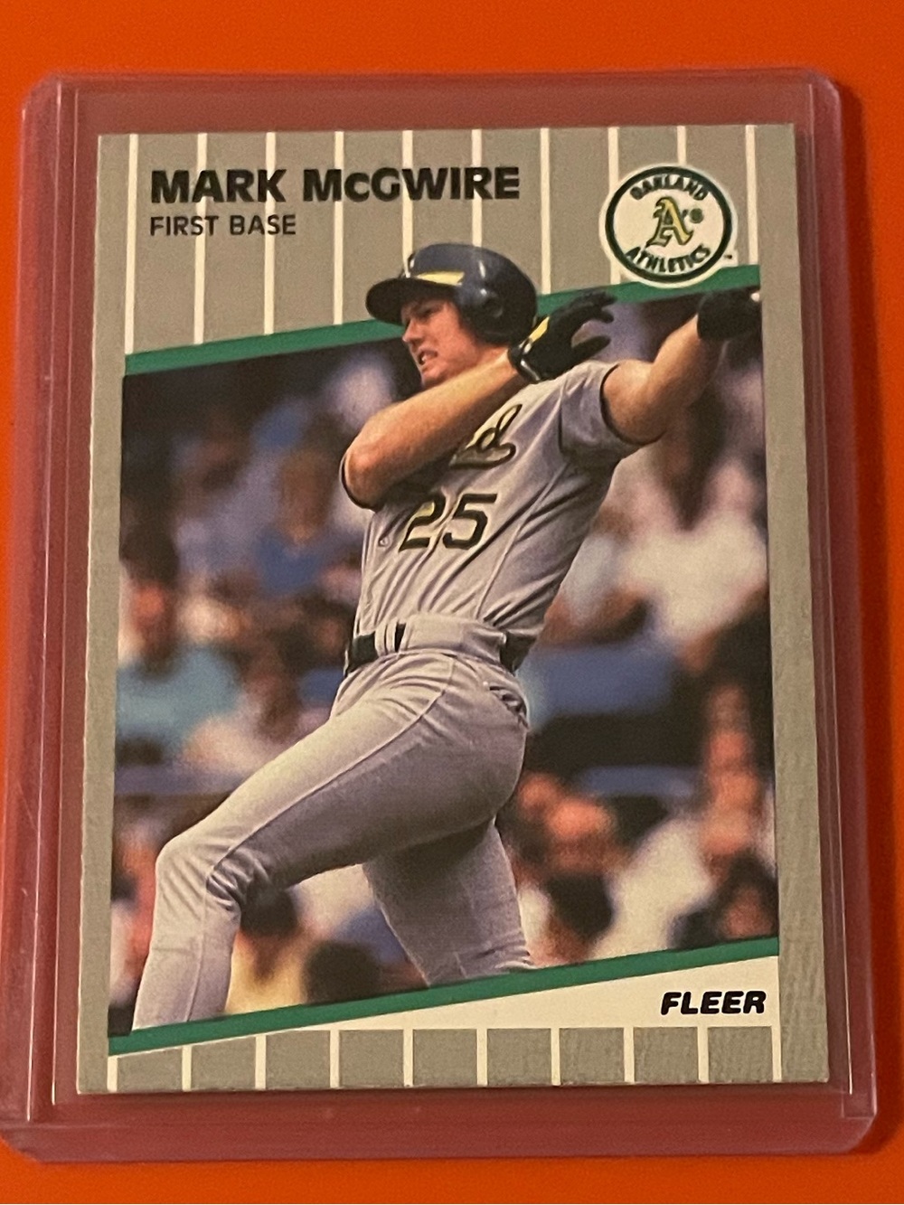 Mark McGwire #17 1989 Fleer Baseball Trading Card